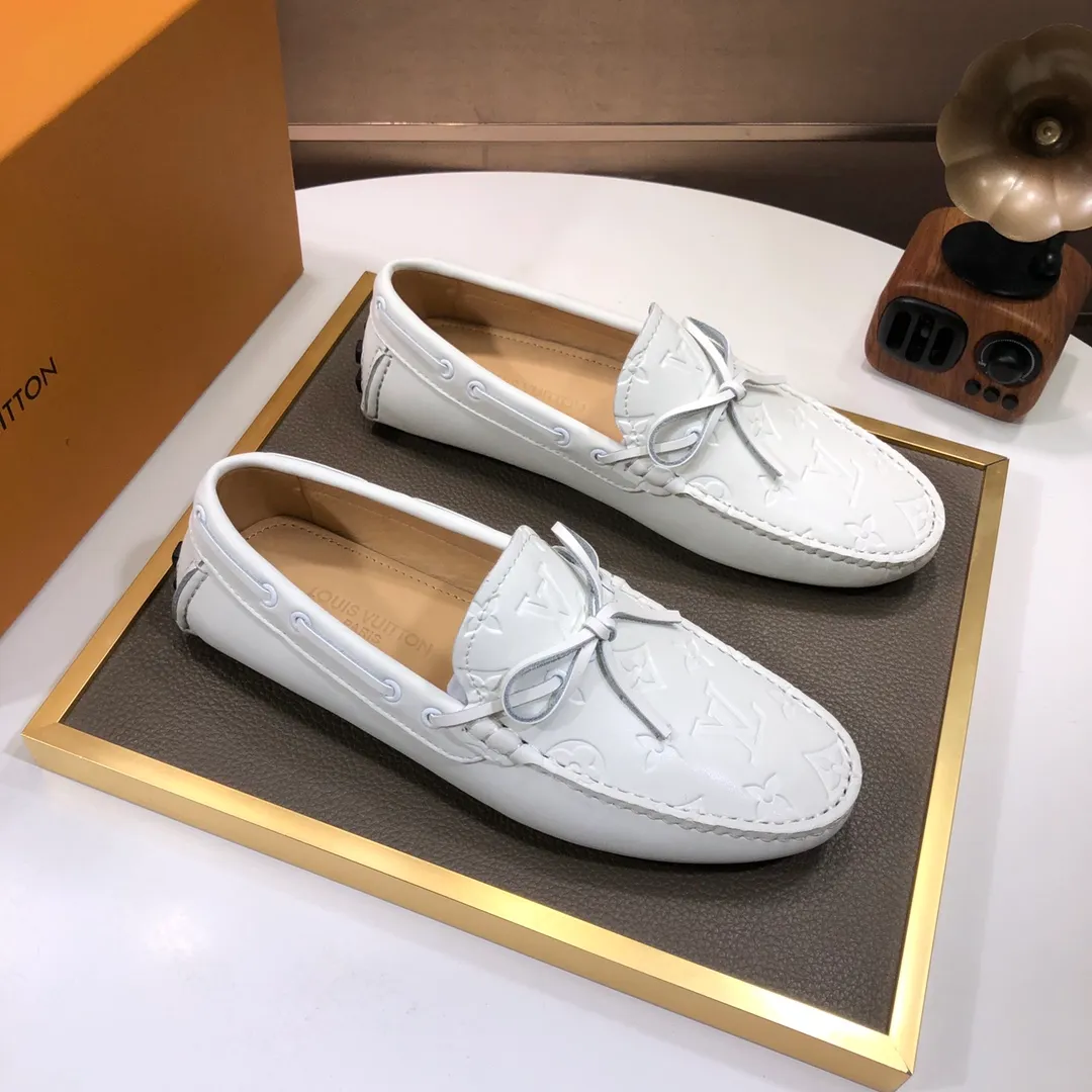 Men's men's shoes 💰420💰 [LV Doudou Shoes] (sheepskin lining) new model is on the market, available on the official website. The new Doudou shoes are processed into single-color materials, and the uppers are made of imported cowhide material. The body of the shoe is fully hemmed with mark thread, and is lined with imported original cowhide leather. The elegant shoe shape is super suitable for all-matching, and the size is 38-44.